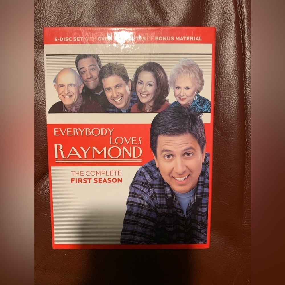 Season 1 -Everybody Loves Raymond 5-disc DVD set. Great condition.